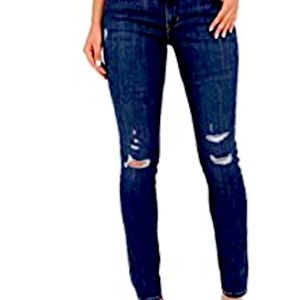 NWT. Levi’s 711 Skinny Distressed Jeans
